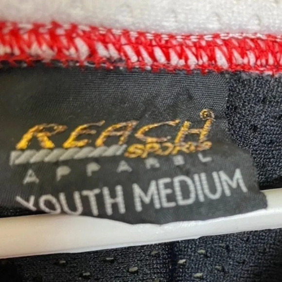 REACH SPORTS EUC BOYS GIRLS RED HOCKEY SHIRT TOP SIZE M YOUTH MEDIUM - Picture 4 of 4